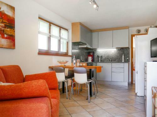 Apartment C� Bias