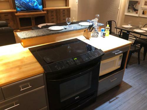 Apartamento Luxury One Bed/bath Condo W/ Parking On Whyte Ave