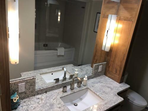 Apartamento Luxury One Bed/bath Condo W/ Parking On Whyte Ave