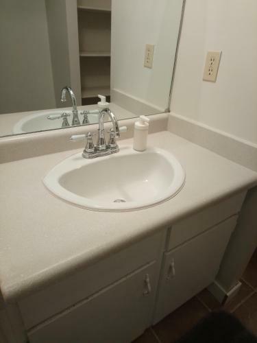 Apartamento Newly Renovated 2 Bed/bath In Downtown Ug Parking