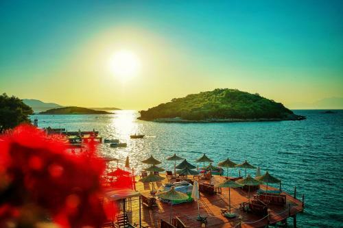 Summer Time Hotel