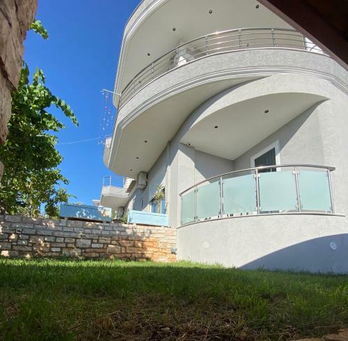 Neli Apartments