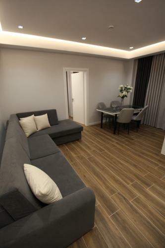 Neli Apartments