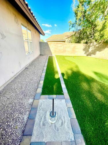 Resort Style Desert Oasis, Pool, Golf, Billiards & Ping Pong