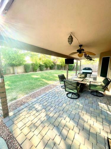 Resort Style Desert Oasis, Pool, Golf, Billiards & Ping Pong