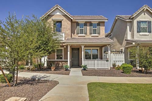Contemporary Gilbert Home With Furnished Patio!