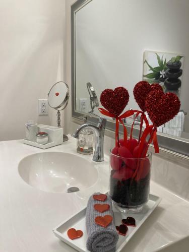 Romantic Riverside Suite In Elora