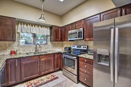 Calm Green Valley Townhome About 30 Mi To Tucson!
