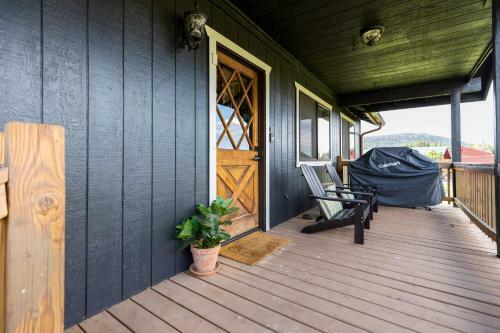 Whispering Hollow Lodge On Greer Main St!