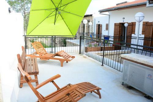 Hostal Lazaros Stonehouse