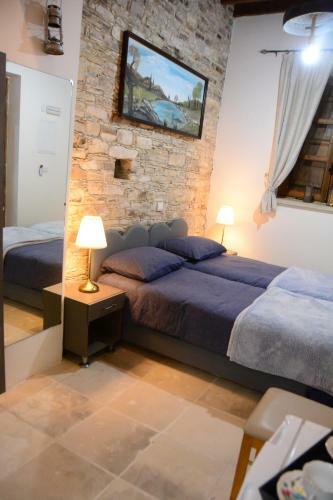 Hostal Lazaros Stonehouse
