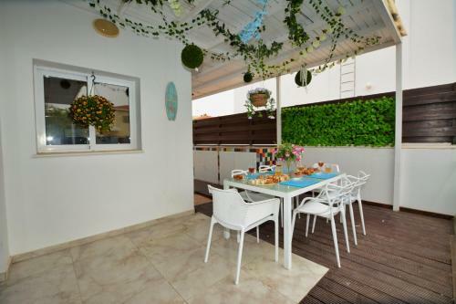 Sunnyvillascyprus: Modern 3br Villa /w Pool