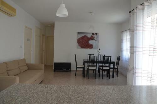 Pafia Sunbeach Townhouse