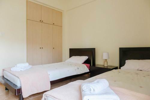 Queens Gardens 2 Bedroom Townhouse In Paphos
