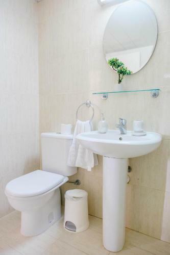 Queens Gardens 2 Bedroom Townhouse In Paphos