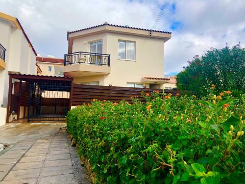 Universal Daphne 3 Bedroom Villa In Kato Paphos Paphos