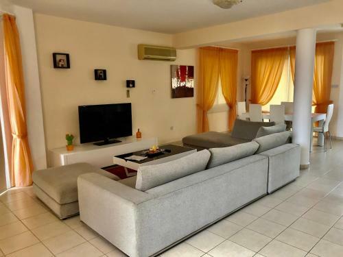 Universal Daphne 3 Bedroom Villa In Kato Paphos Paphos