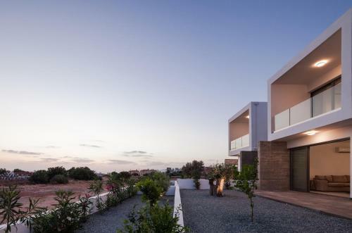 Lemon Grove Modern Villa