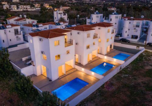 Comfortable And Spacious 3 Bedroom Villa With A Private Pool And A Sea View