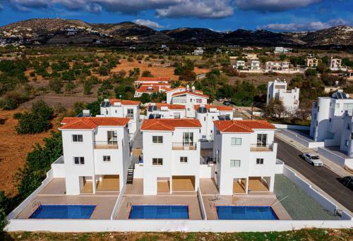 Comfortable And Spacious 3 Bedroom Villa With A Private Pool And A Sea View
