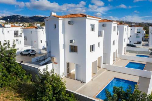 Comfortable And Spacious 3 Bedroom Villa With A Private Pool And A Sea View