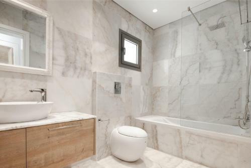 Avalon 1 Villa 2 Communal Pool