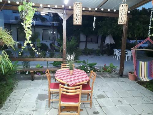 House Near The Beach (Militsa & Aggeliki)