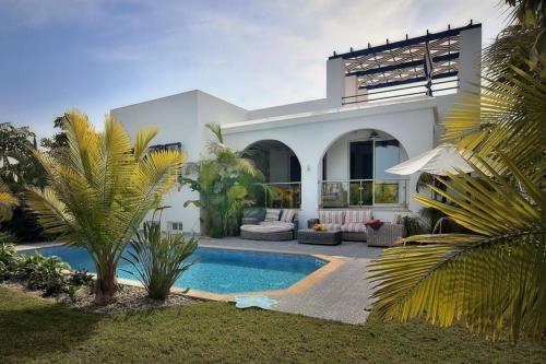 Seafront 3 Bedroom Villa Medea With Private Pool And Garden.