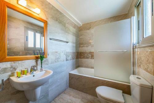 Villa Veronica - 3 Bedroom Beach Villa With Private Swimming Pool