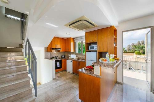 Villa Veronica - 3 Bedroom Beach Villa With Private Swimming Pool