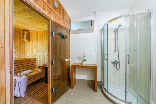 Villa Veronica - 3 Bedroom Beach Villa With Private Swimming Pool