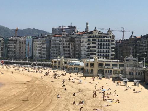 La Madame On La Concha Beach, Seaview Apartment