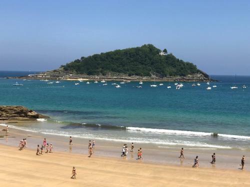 La Madame On La Concha Beach, Seaview Apartment