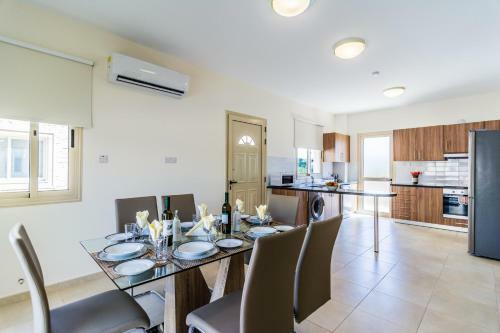 Green Valley Villa V8, Walking Distance To Polis