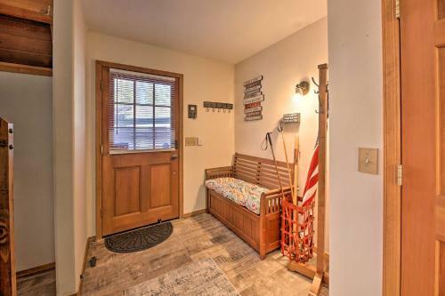 Pinetop Lakes Getaway With Wraparound Deck!