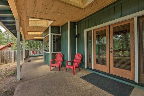 Family-friendly Pinetop Retreat Deck And Yard!