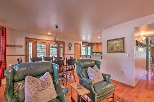 Family-friendly Pinetop Retreat Deck And Yard!