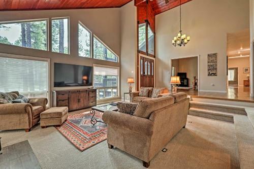 Pinetop Cabin With Fireplace, About 1 Mi To Golf!