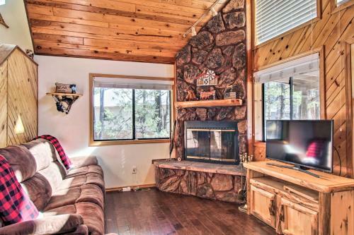A-frame Cabin With Bbq, Deck And Fenced Backyard!