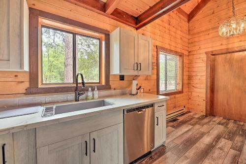 Dreamy Pinetop Log Cabin Golf, Hike And Ski!