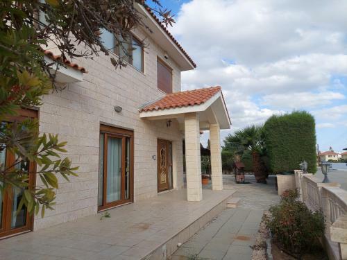 4 Bd Villa By Golden Bay Beach In Pyla