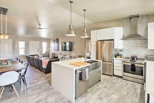 Lavish Lake Havasu Home W/ Pool, Spa & Fire Pit!