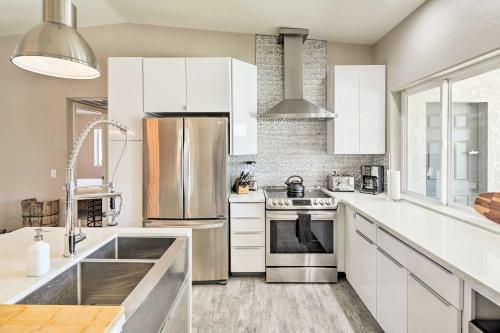 Lavish Lake Havasu Home W/ Pool, Spa & Fire Pit!