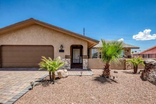 Havasu Hangout W/ Movie Room