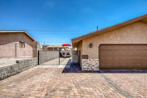 Havasu Hangout W/ Movie Room