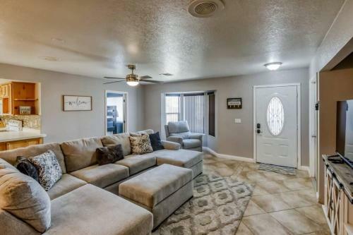 Havasu Hangout W/ Movie Room