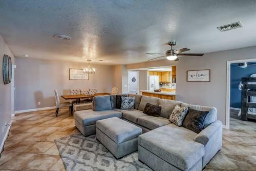 Havasu Hangout W/ Movie Room