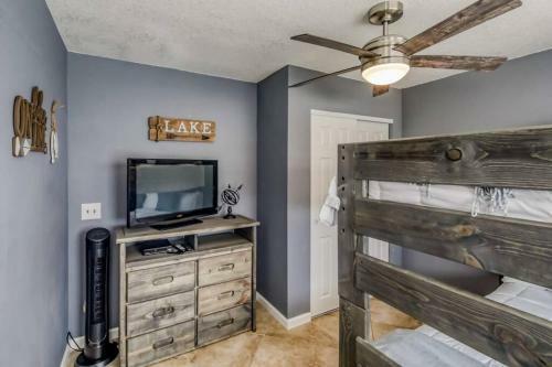 Havasu Hangout W/ Movie Room