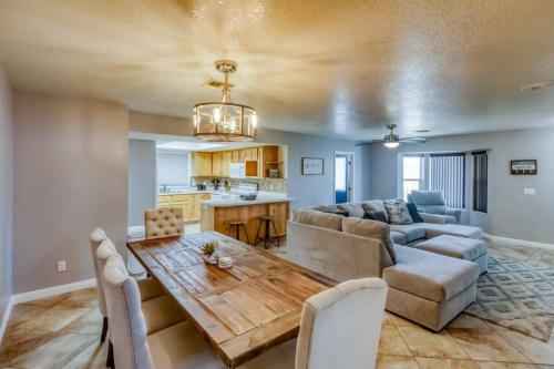 Havasu Hangout W/ Movie Room