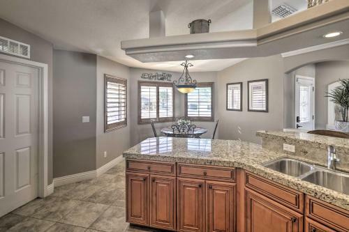 Lake Havasu City House With Jacuzzi And Fire Pit!